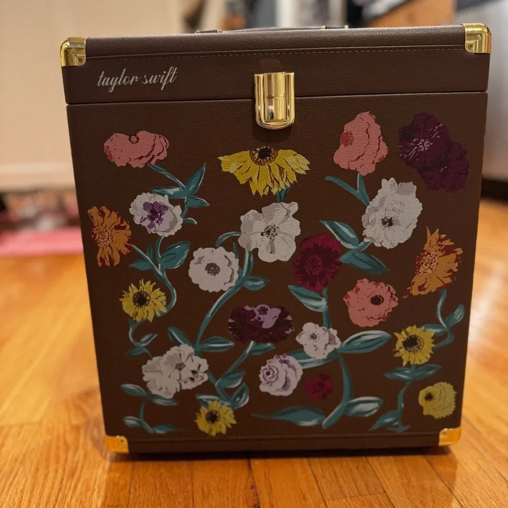 Taylor Swift Acoustic Piano Vinyl Case | Amazing Condition | Barely Used - Picture 4 of 7